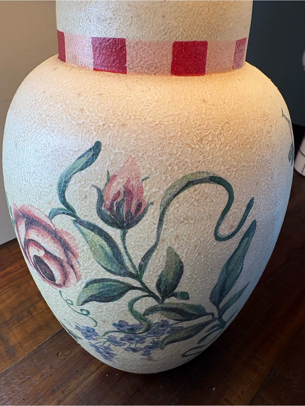 Vintage Cottagecore Ceramic Table Lamp - Picture 5 of 15